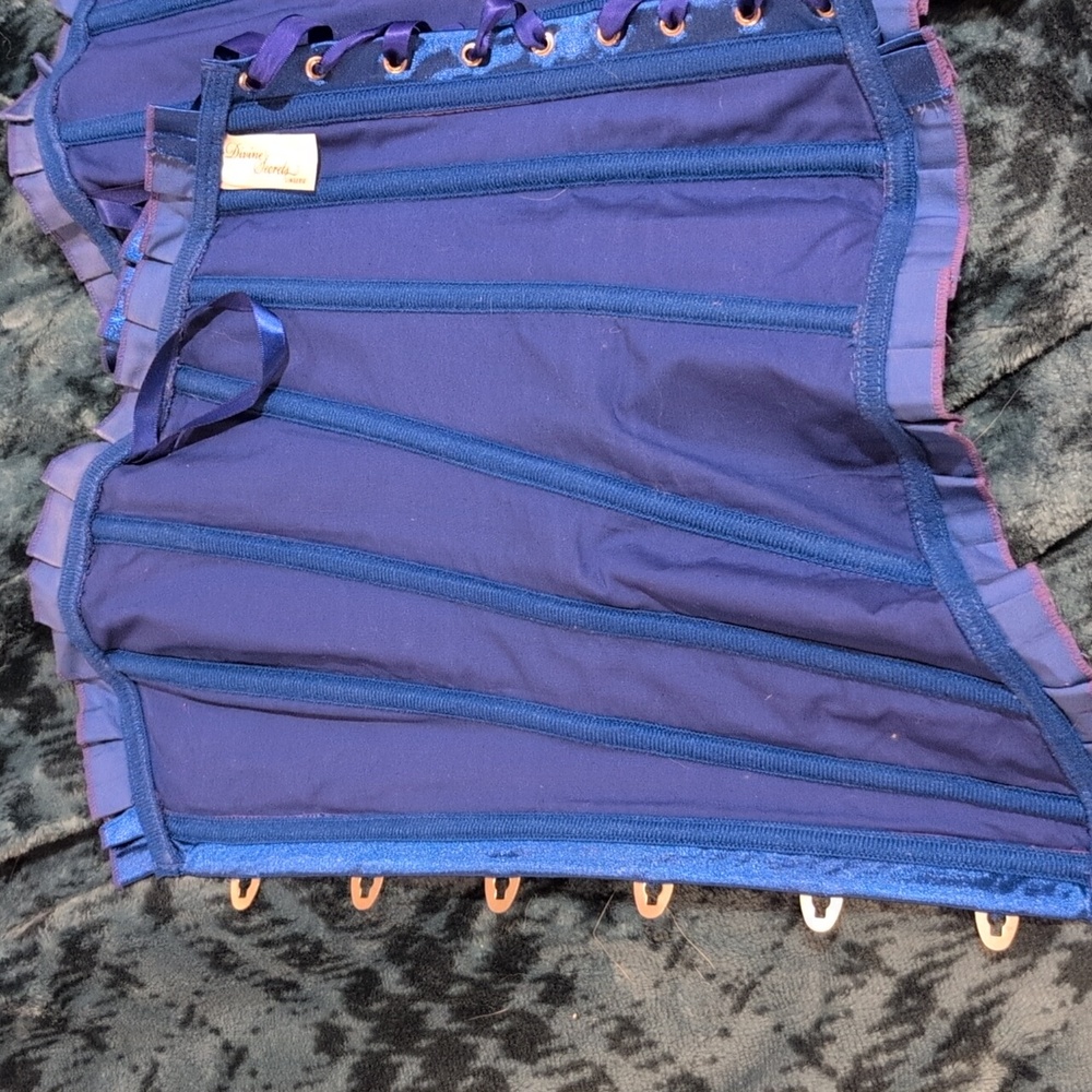 Corset - Picture 4 of 7